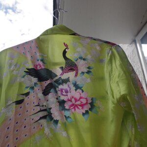 Beautiful 100% silk green ladies Rob With Peacocks